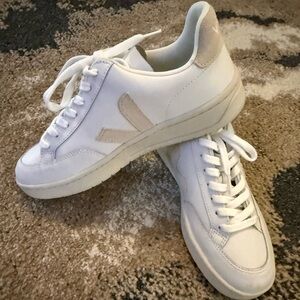 Veja White and Beige Women's Sneakers